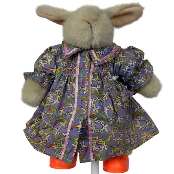 VTG 1990 Muffy Vanderbear Hoppy Vanderhare The Sewing Lesson - Picture 1 of 8